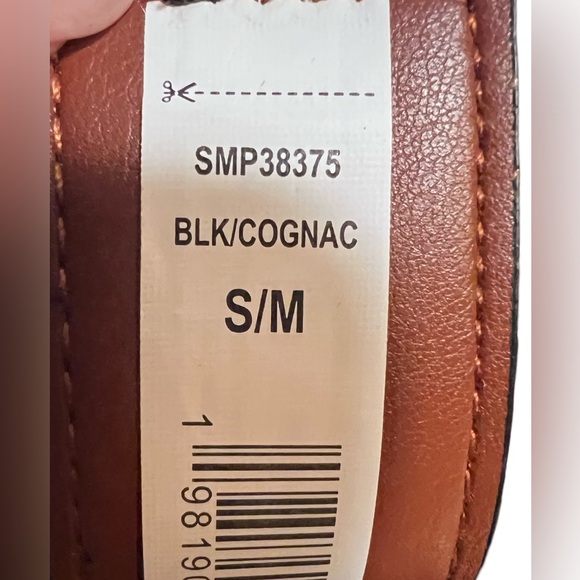 Steve Madden NWT Reversible Belt & 3 Interchangeable Buckles 4 Piece Gift Set - Picture 6 of 7